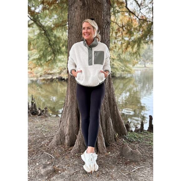 Vuori Cozy Sherpa Popover Women's Sherpa Pullover in Dune Large Fall Winter Cozy - Picture 2 of 9